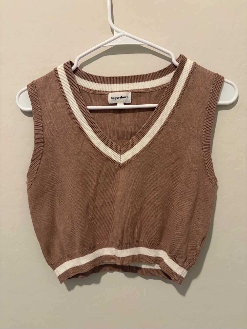 superdown Knit V-Neck Cropped Sweater Vest